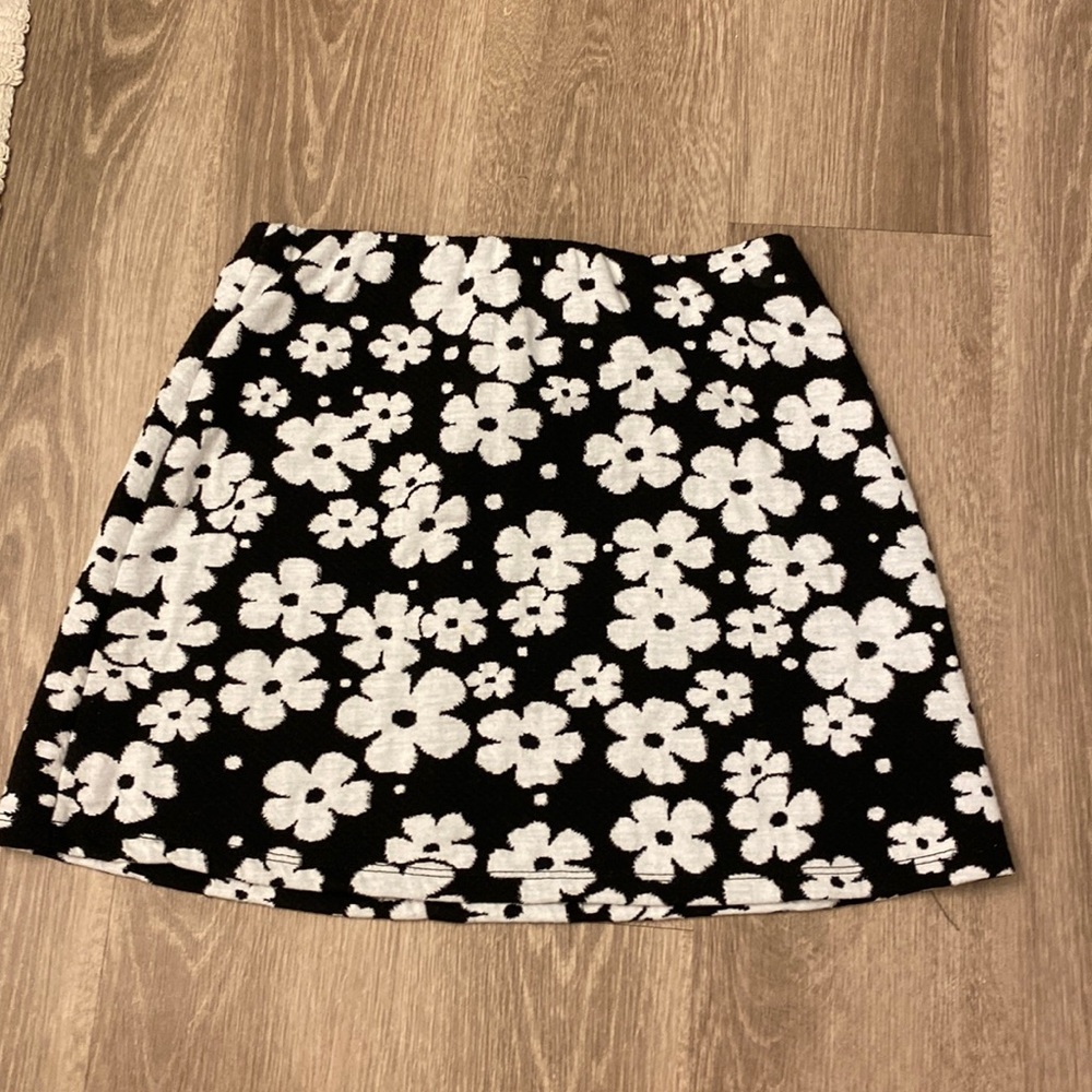 URBAN OUTFITTERS MINI SKIRT